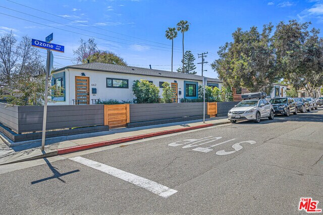 654 Ozone St-Unit -656 in Santa Monica, CA - Building Photo - Building Photo