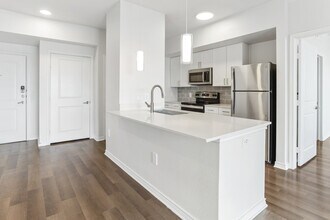 Residences at the Collection in Carrollton, TX - Foto de edificio - Building Photo