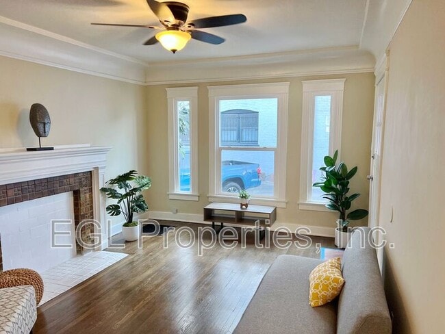 property at 734 N Gramercy Pl
