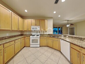 15692 Lemon Fish Dr in Lakewood Ranch, FL - Foto de edificio - Building Photo