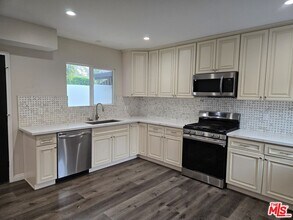 5062 CA-27 in Los Angeles, CA - Building Photo - Building Photo