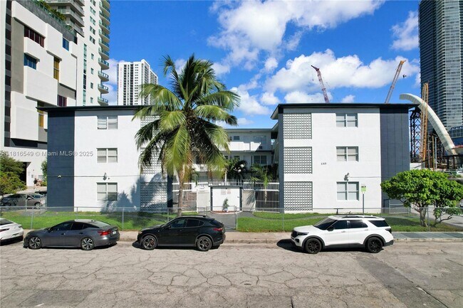 1315 NE Miami Ct in Miami, FL - Building Photo - Building Photo