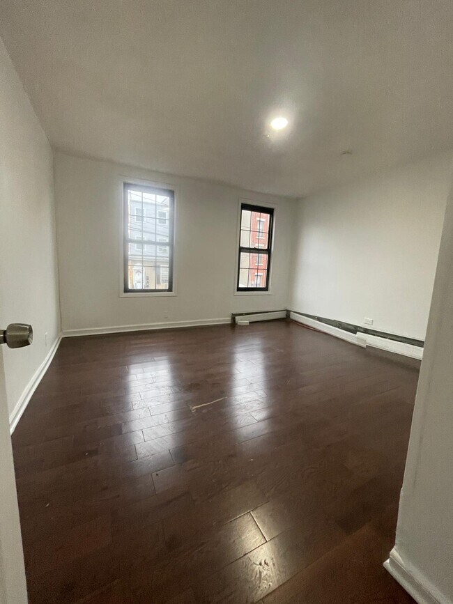 23 Westervelt Pl, Unit G in Jersey City, NJ - Building Photo - Building Photo