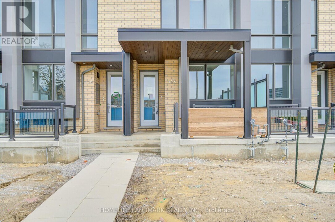 426 Lawrence Hts Wy in Toronto, ON - Building Photo