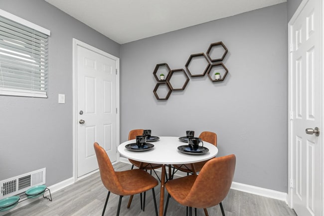 Gateway South Apartments in Atlanta, GA - Building Photo - Building Photo