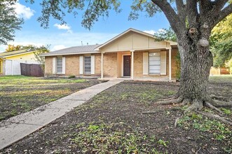 1001 Middle Cove Dr in Plano, TX - Building Photo - Building Photo