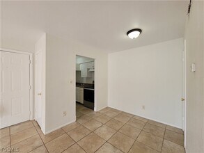 2937 Winkler Ave in Ft. Myers, FL - Building Photo - Building Photo