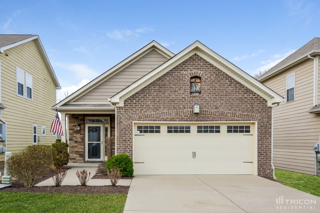 4973 Paddy Trace in Spring Hill, TN - Building Photo