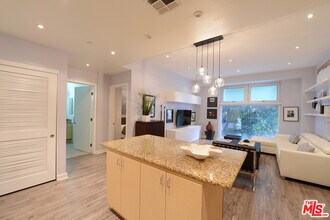 630 W 6th St in Los Angeles, CA - Building Photo - Building Photo