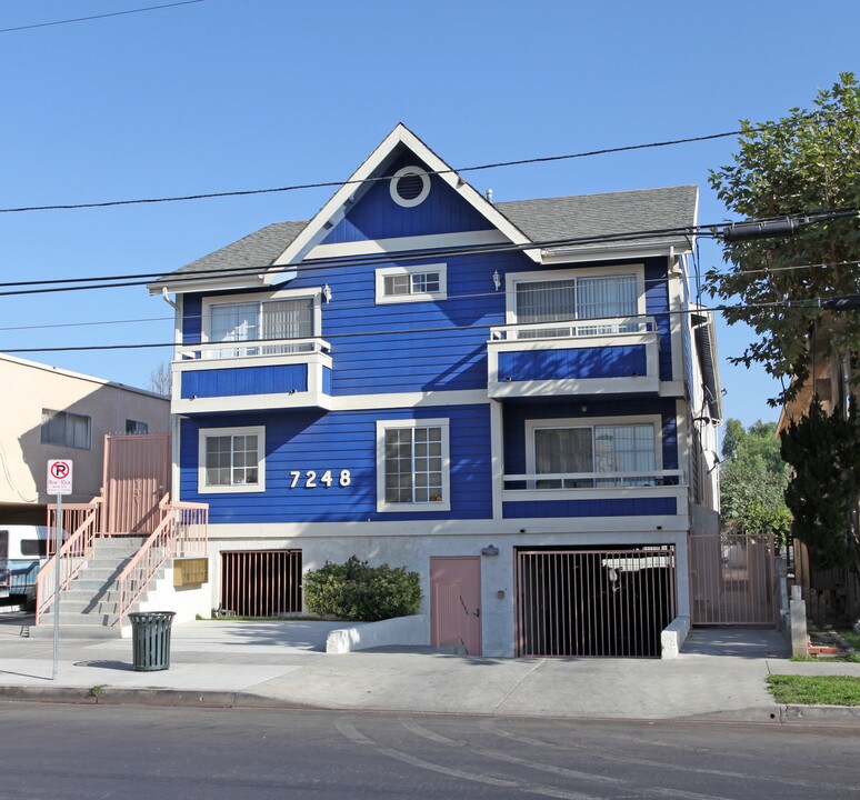 Independence Ave in Canoga Park, CA - Building Photo