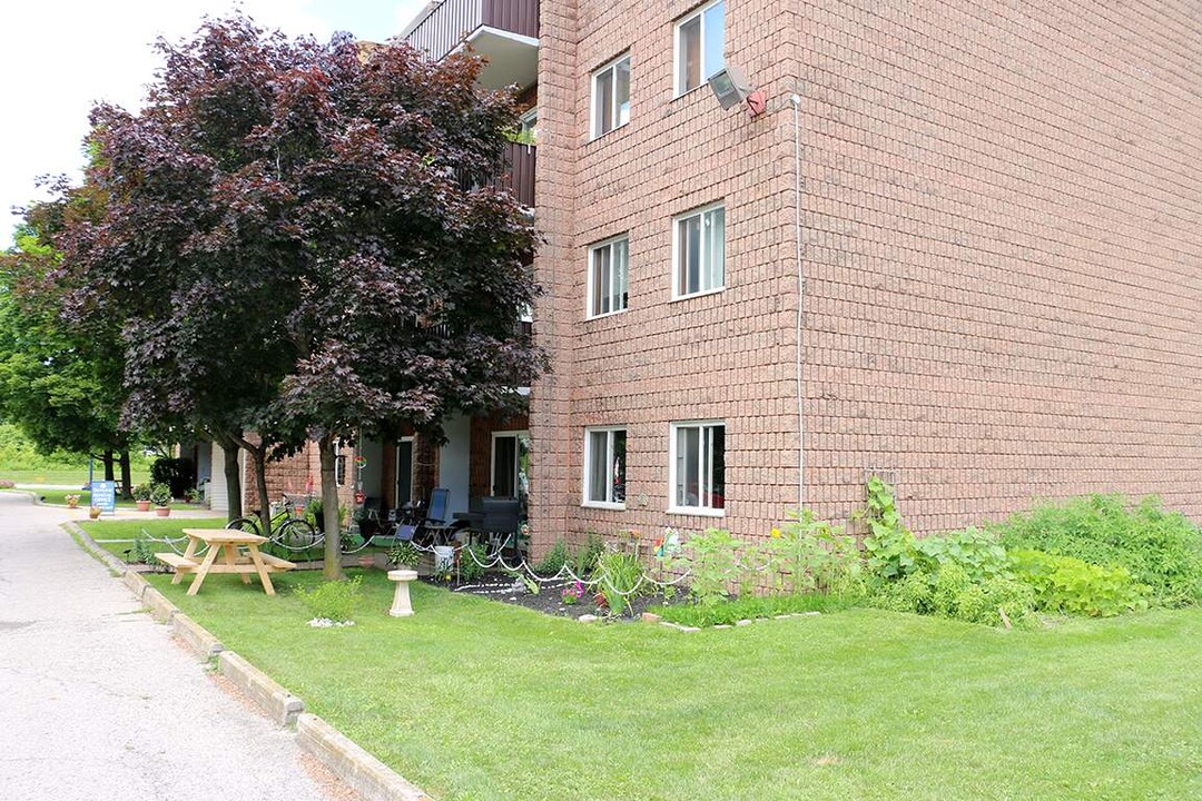 Victoria Apartments in Chatham-Kent, ON - Building Photo