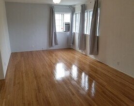 2919 Swan Pl, Unit 2919 in Los Angeles, CA - Foto de edificio - Building Photo
