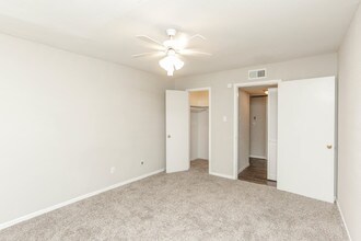 Pont Alba in Bellaire, TX - Foto de edificio - Interior Photo