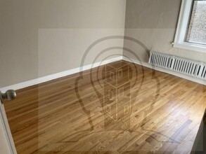 1365 W Estes Ave in Chicago, IL - Building Photo - Building Photo