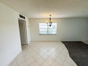 490 Flanders Dr in Delray Beach, FL - Building Photo - Building Photo