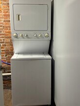 171 W 1st St, Unit Apt 1 in Oswego, NY - Building Photo - Building Photo