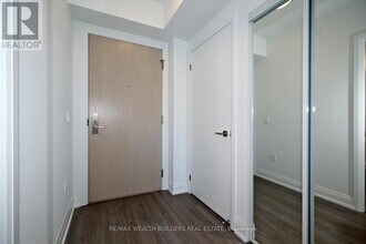 77-1077 Mutual St in Toronto, ON - Building Photo - Building Photo