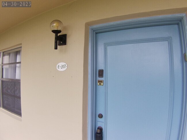 207 Burgundy Ave in Delray Beach, FL - Building Photo - Building Photo