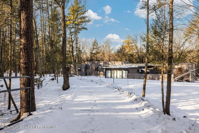 property at 70 Raybrook Dr