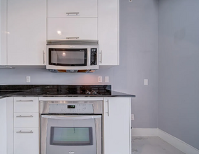 60 SW 13th St, Unit 4009 in Miami, FL - Foto de edificio - Building Photo