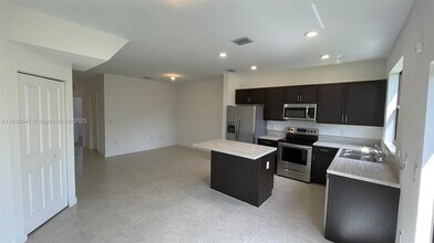 20675 NE 7th Pl in North Miami Beach, FL - Building Photo - Building Photo