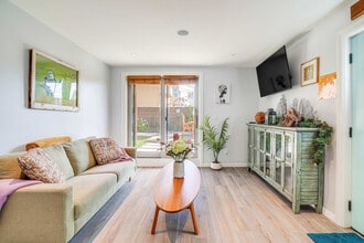 211 Genebern Way in San Francisco, CA - Building Photo - Building Photo