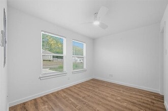 1315 Oneal St in Commerce, TX - Foto de edificio - Building Photo