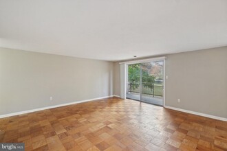 10400 Rockville Pike in North Bethesda, MD - Building Photo - Building Photo