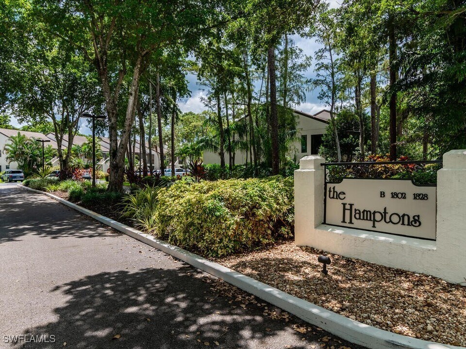 1808 Kings Lake Blvd in Naples, FL - Foto de edificio