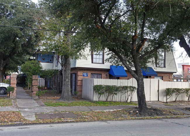 Villa Paree in Houston, TX - Foto de edificio - Building Photo