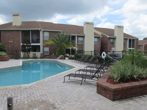 Meridian Apartments in Tampa, FL - Building Photo - Building Photo