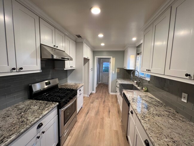 576 Geneva Ave in Claremont, CA - Building Photo - Building Photo