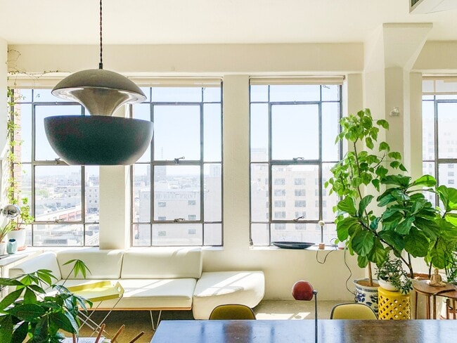 315 E 8th St, Unit 702 in Los Angeles, CA - Foto de edificio - Building Photo