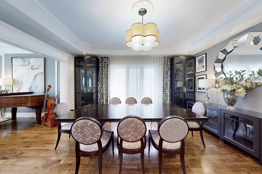 567 Melrose Ave in Toronto, ON - Building Photo