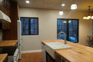 400 N 9th St, Unit Big Time Betty in Lafayette, IN - Building Photo