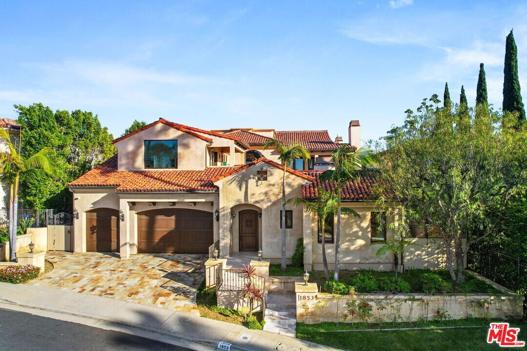 1853 Chastain Pkwy E in Los Angeles, CA - Building Photo