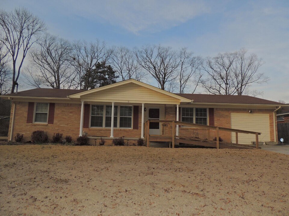 2316 Rodgers Dr NE in Huntsville, AL - Foto de edificio