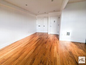 BROADWAY in Brooklyn, NY - Foto de edificio - Building Photo