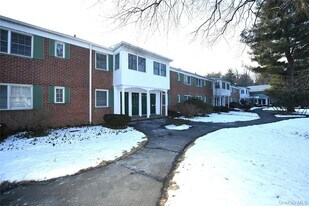 590 Bedford Rd in Pleasantville, NY - Building Photo