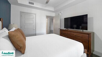 2323 E Highland Ave, Unit 2104 in Phoenix, AZ - Foto de edificio - Building Photo