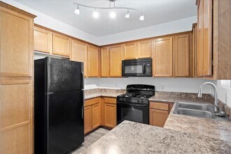 29606 N Tatum Blvd, Unit 107 in Cave Creek, AZ - Foto de edificio - Building Photo