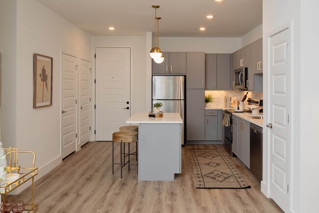 Wayfern Apartments in Sandy Springs, GA - Building Photo - Building Photo