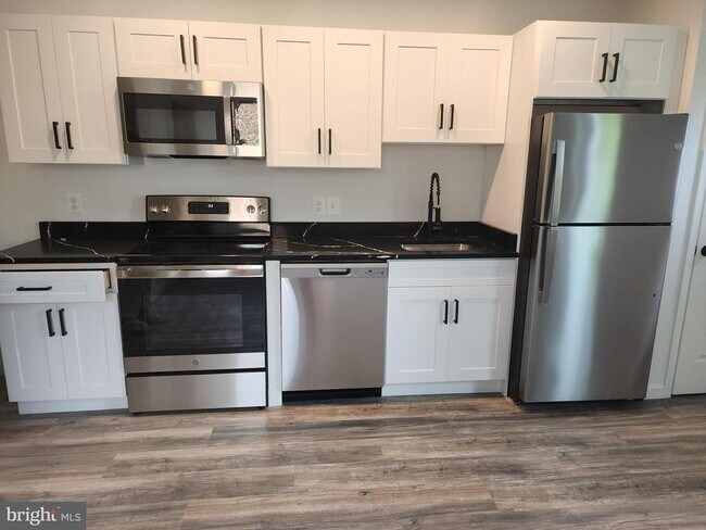 407 Mellon St SE in Washington, DC - Building Photo - Building Photo