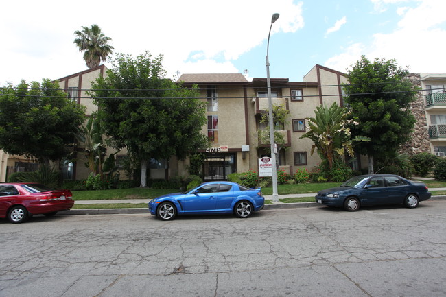 Lanark Apartments in Canoga Park, CA - Building Photo - Building Photo