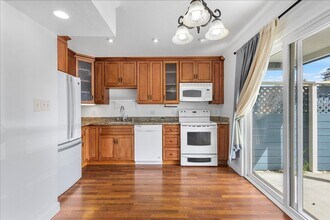 2209 Otis Dr in Alameda, CA - Building Photo - Building Photo