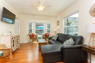 716 Dover Ct in San Diego, CA - Building Photo - Building Photo