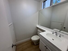 22707 Copper Hill Dr in Santa Clarita, CA - Building Photo - Building Photo