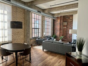 801 Broadway Ave NW, Unit 451 in Grand Rapids, MI - Building Photo - Building Photo