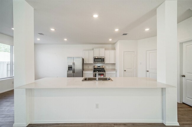 2118 Fisher Bnd Dr in Crosby, TX - Foto de edificio - Building Photo