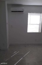 126 SE 10th St in Hallandale Beach, FL - Building Photo - Building Photo